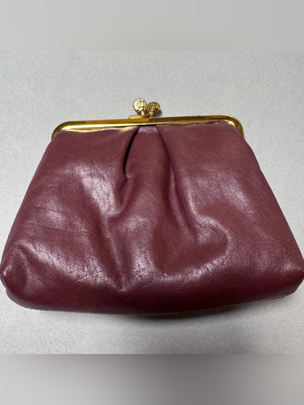 Vintage Etienne Aigner Coin Key
Purse Clutch W/ Kiss Closure oxblood leather - Picture 11 of 11